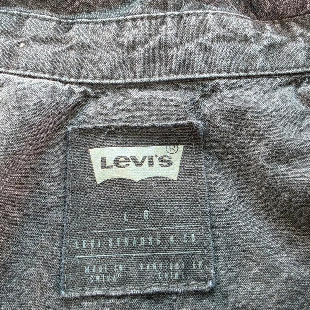 Levis levis button